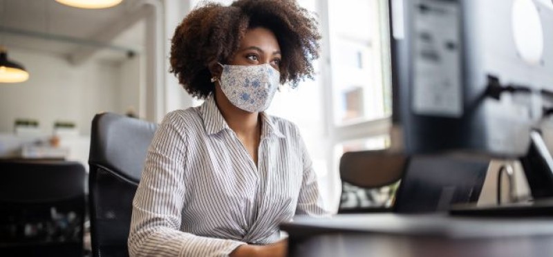 Employee wearing a facemask